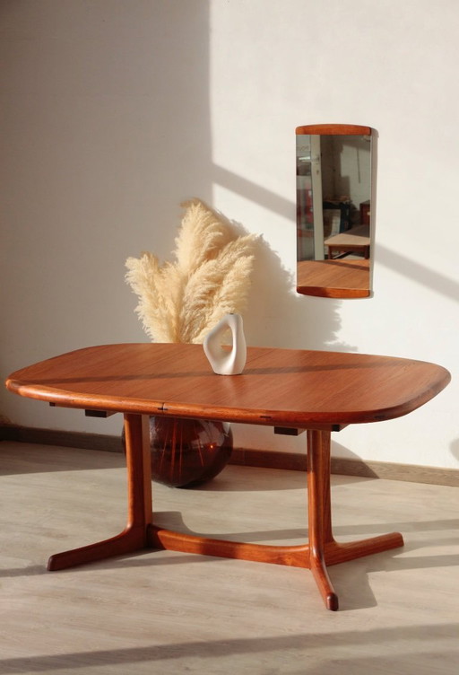 Vintage Dyrlund Teak Dining Table – The Excellence of Danish Design