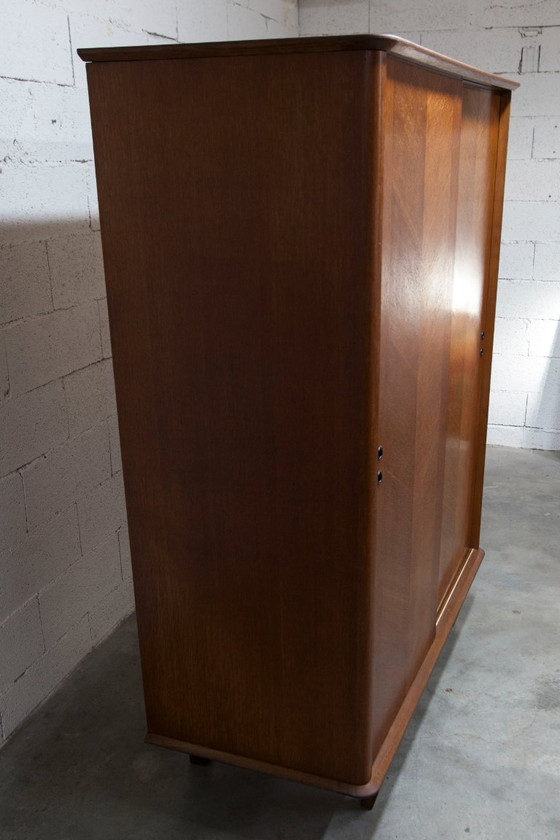 Image 1 of Jaren 30 kledingkast met schuifdeuren en een nieuw bovenblad