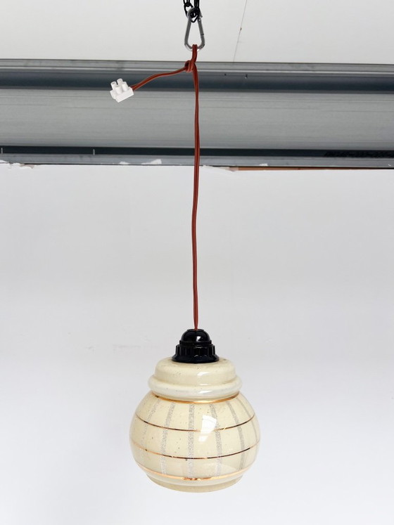 Ensemble de 2 lampes de plafond vintage à liserés dorés, années 1960 – Suspensions, Glass (photo 6 of 11)