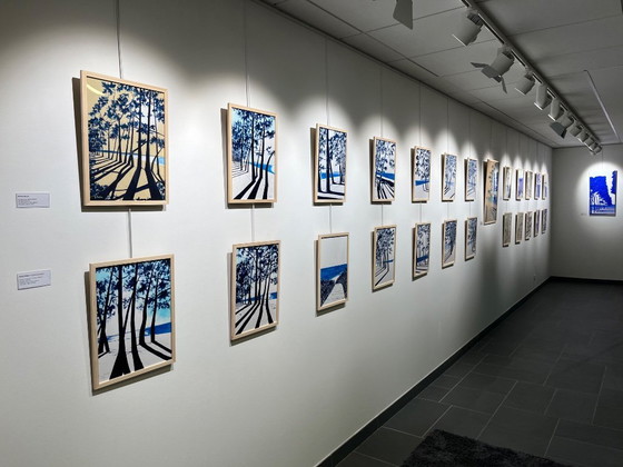 Image 1 of Oost-Indische inkt op wit fabriano papier 300g Formaat 40x30cm.  Natuurlijke houten lijst.