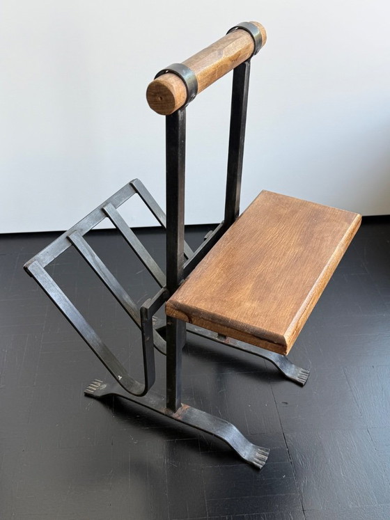 Brutalist wrought iron magazine rack with shelf, 1950s – Wood (photo 7 of 11)