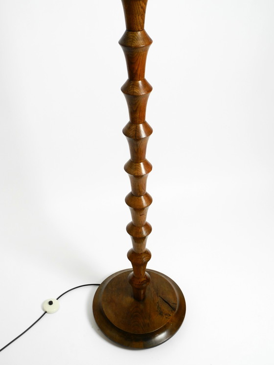 Image 1 of Preciosa lámpara de pie grande original alemana de los años 30 de madera de roble oscuro sin pantalla