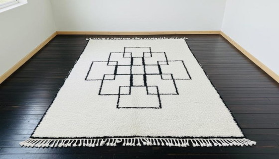 Image 1 of Handwoven Berber rug from Beni Ouraïne, size 150/250 cm