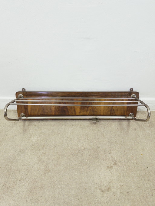 Garderobe aus der Mitte des Jahrhunderts