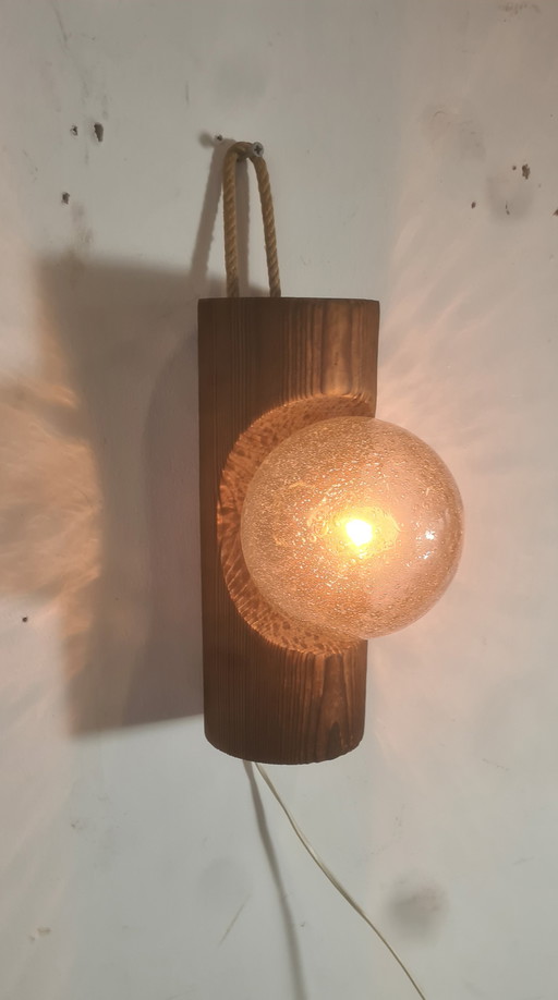 Lámpara de pared domesticada