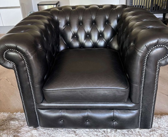 Image 1 of Original SPRINGVALE CHESTERFIELD 3-Sitzer-Sofa + Sessel + Fußhocker