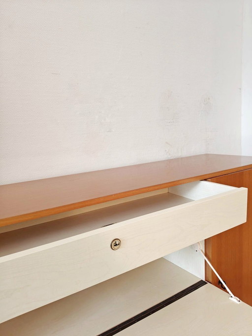 Armoire murale vintage