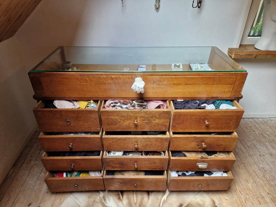Image 1 of Vintage display case, mobile