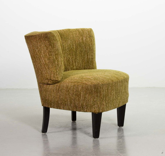 Image 1 of Fauteuil club de style hollandais avec tapisserie en laine moutarde et pieds en chêne massif. Pays-Bas, années 1950.