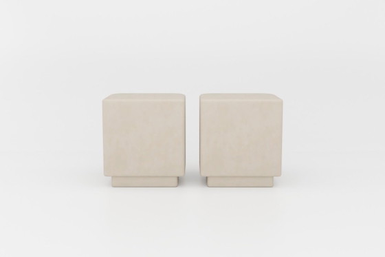 Image 1 of Hedendaagse nachtkastjesset van gips met walnotenhouten binnenkant Mortex