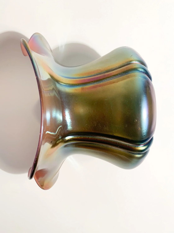 Vaso in vetro iridescente Loetz con apertura a forma di fiore, anni '40 – Vasi (photo 6 of 9)
