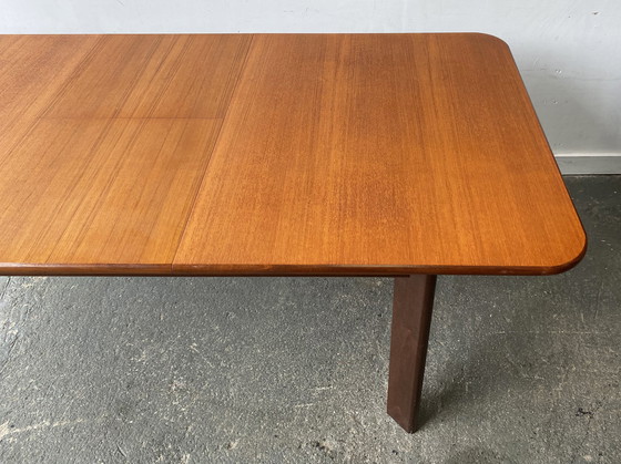 Image 1 of Mesa de comedor de estilo moderno de mediados de siglo, rara, de la década de 1960, con diseño en forma de G y patas en ángulo.