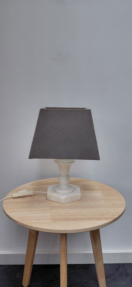 Vintage table lamp – marble/alabaster base – 27 cm – classic atmosphere – taupe shade