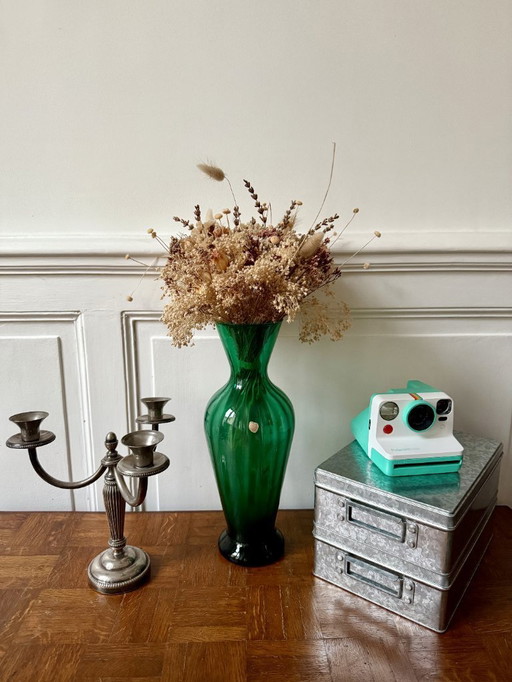 Smaragdgrüne, mundgeblasene Glasvase, hergestellt in Italien