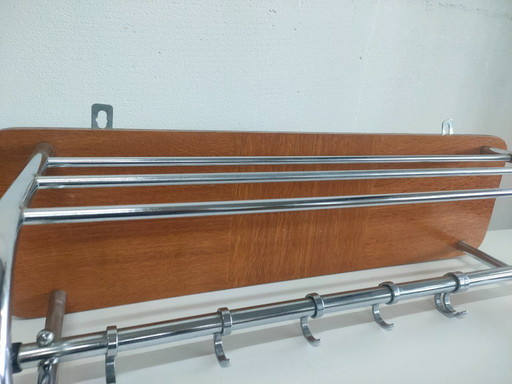 Vintage-Garderobe im skandinavischen Stil der 60er/70er Jahre, verchromt, Wandgarderobe
