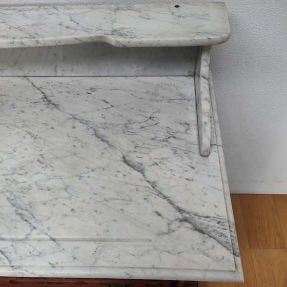 Image 1 of Commode ancienne de salle de bain avec plateau en marbre