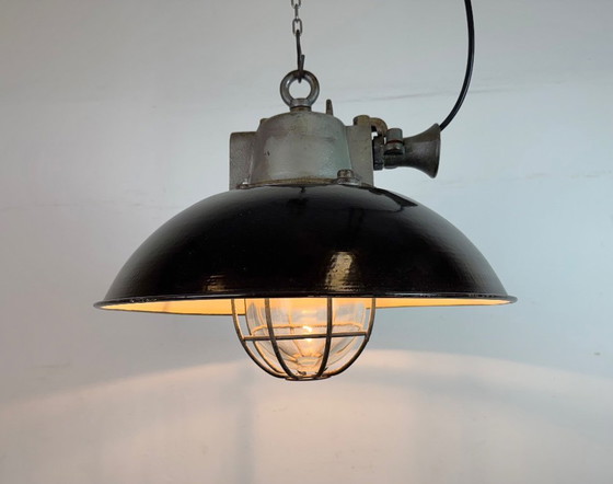 Image 1 of Industrielle Käfig-Hängelampe aus schwarzem Emaille und Gusseisen, 1960er