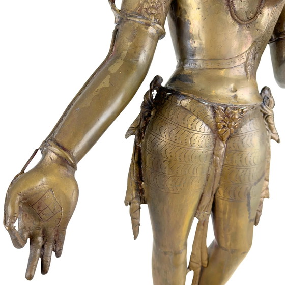 Antigua Green Tara nepalesa – bronce dorado al fuego, tradición Newar, siglo XIX, H 100 cm, 15.2 kg. (photo 3 of 11)