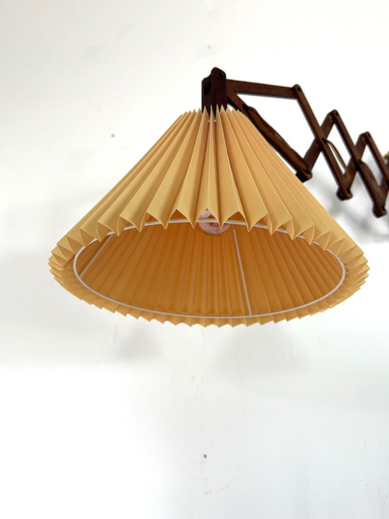 Vintage Danish Teak Scissor Lamp '60 – Wall lights, Wood, Plastic (photo 4 of 12)