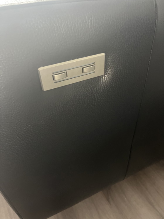 Image 1 of Leather electric relaxation sofa 2.5 seats excellent condition
