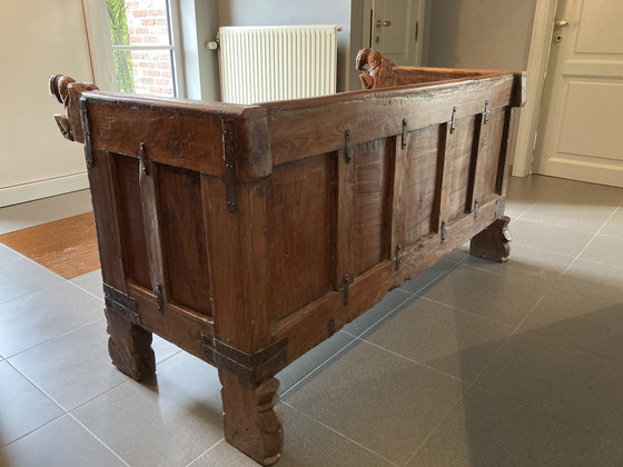 Image 1 of Antike indische Brauttruhe