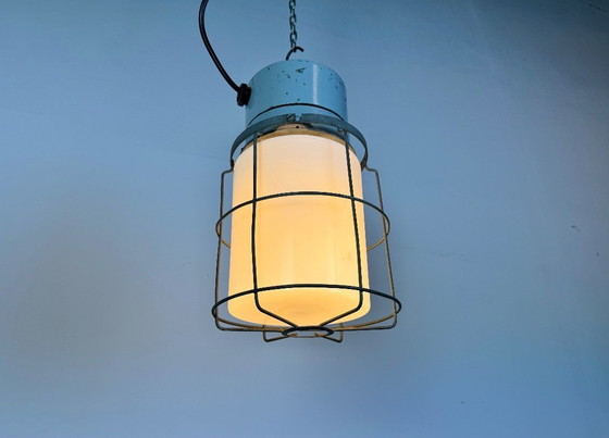 Image 1 of Lampada industriale a gabbia in alluminio con vetro opalino di Elektrosvit, anni '70