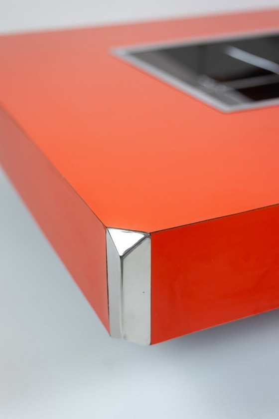Image 1 of Willy Rizzo. Table basse laquée formant bar. Années 1970.