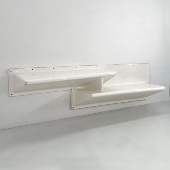 Image 1 of Mueble de pared de fibra de vidrio con escritorio y banco o estantes de Club Med, década de 1970.
