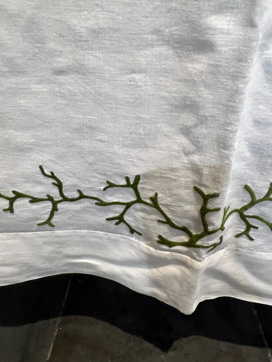 Image 1 of Tovaglia e 22 tovaglioli ricamati