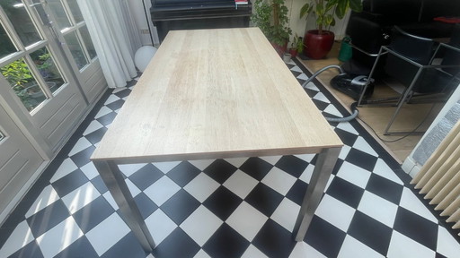 Esstisch im Arco-Design. Gestell aus rostfreiem Stahl. 180x90.