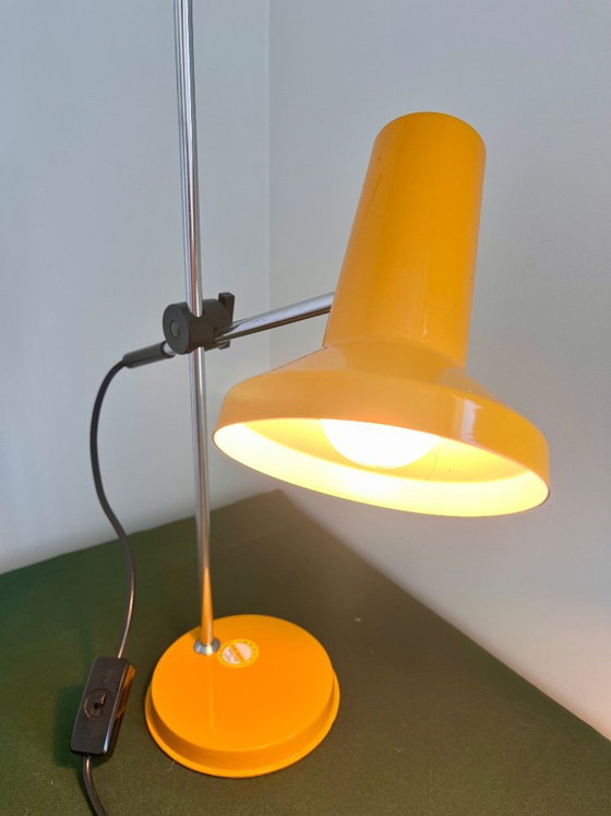 Image 1 of Lampe de table jaune élégante des années 70, style Space Age/Mid-century