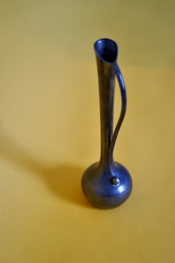 Image 1 of Vase vintage Soliflore en étain - Silhouette élégante du milieu du siècle