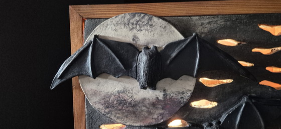 Image 1 of Luce d'atmosfera in ceramica fatta a mano con pipistrelli