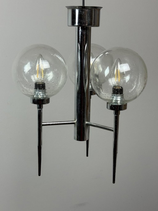 Lámpara colgante de tres globos cromada de diseño de mediados de siglo, Alemania, década de 1970