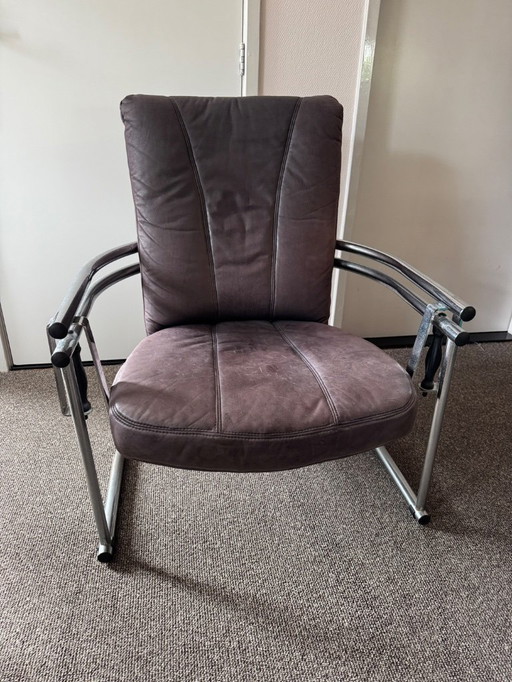 Sillón de diseño con propiedades de asiento muy cómodas.