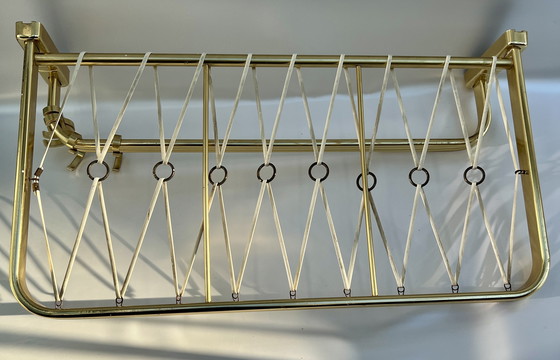 Image 1 of Revistero de pared de latón antiguo con bandas elásticas (alrededor de 1960)