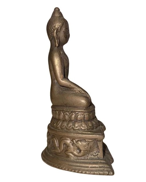 Antiker massiver Bronze-Reisealtar Shakyamuni Buddha im Pala-Stil mit Elefanten und Makara – ca. 14.-16. (photo 3 of 9)