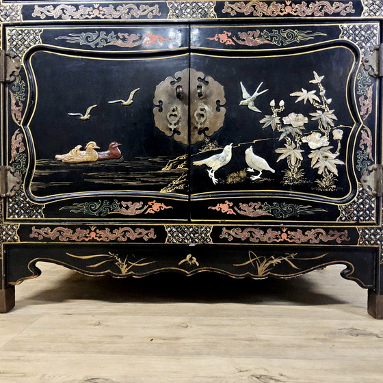 Image 1 of Armoire chinoise vintage en laque oiseaux fleurs (stéatite) armoire bohème / armoire orientale / armoire asiatique
