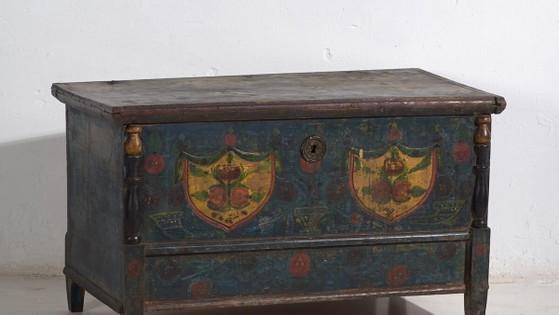 Coffre ancien européen peint à la main - Europe Centrale (c. 1850) – Commodes (photo 3 of 40)