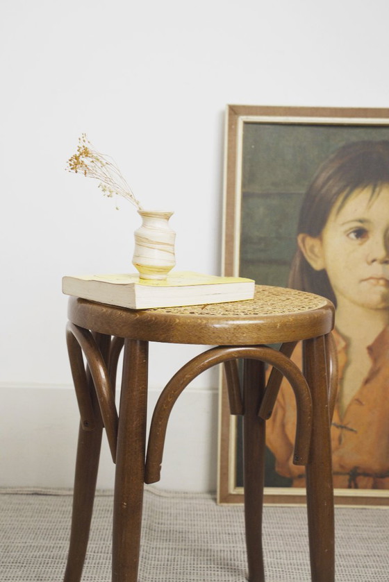 Sgabello vintage in stile Thonet in canna curvata, supporto per piante con seduta rotonda in rattan, (photo 13 of 16)