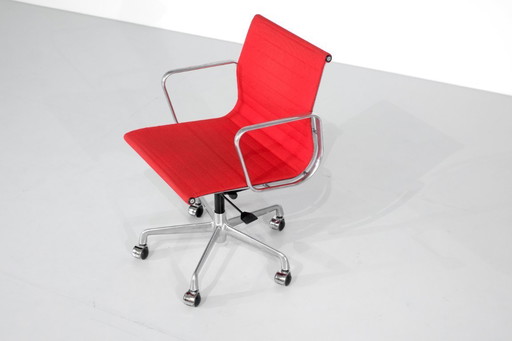 Fauteuil voor "EA 117" Charles Ray Eames voor ICF USA 1969.