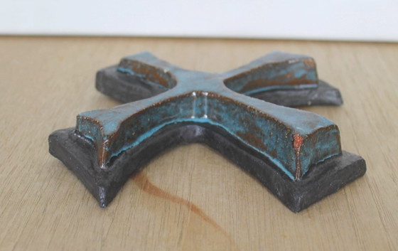Image 1 of Kruis vintage '70 retro/brutalist terracotta wandkruis
