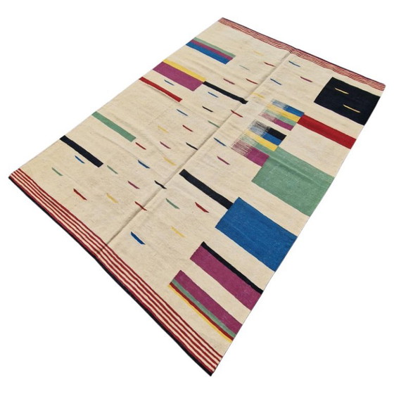 Alfombra Kilim tejida a mano | Diseño Ikat moderno | Lana sobre algodón | Beige (98 × 69 pulgadas) – Wool (photo 2 of 11)