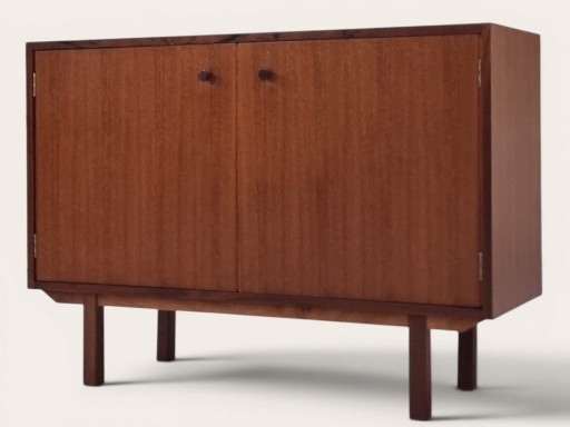 Schrank aus der Mitte des Jahrhunderts