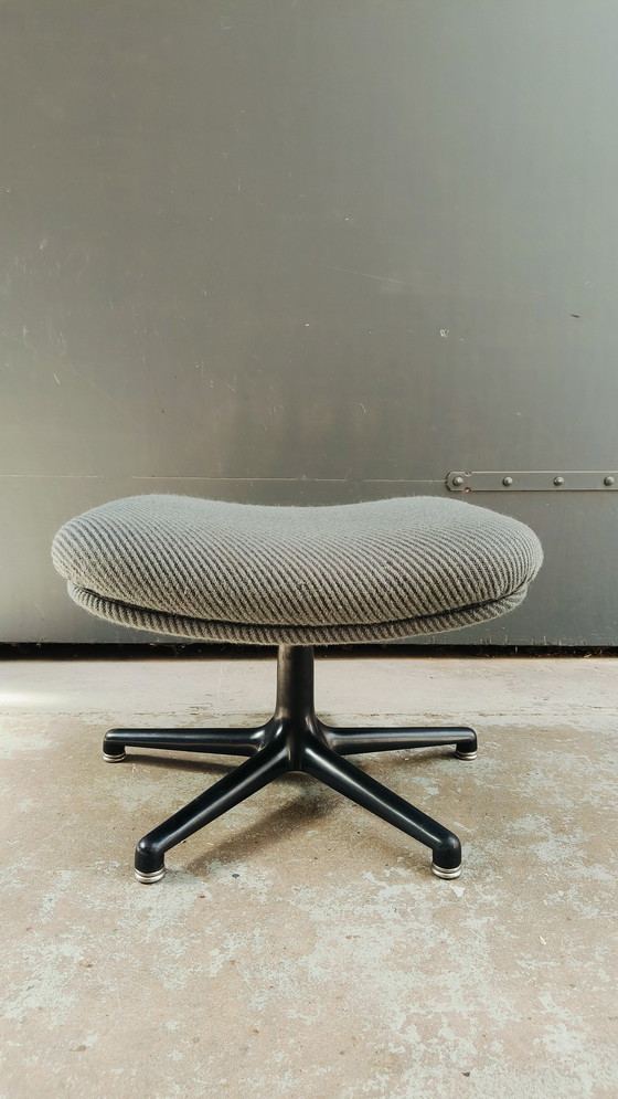 Image 1 of Artifort Poef Harcourt F141