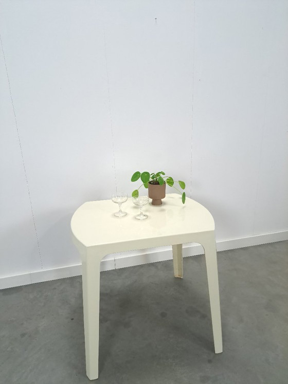 Image 1 of Vintage gebroken wit kunststof tuintafel eettafel