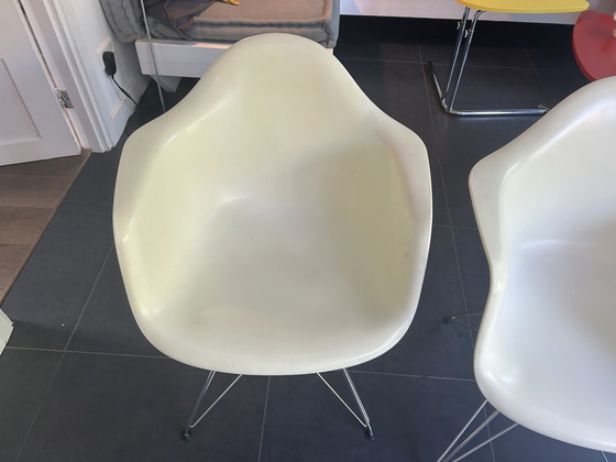 Image 1 of 4 Vitra Eams stoelen