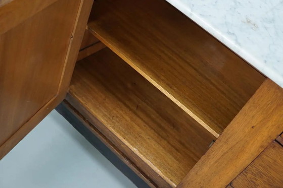 Image 1 of Gran mostrador antiguo Art Déco de chocolate alemán de roble y mármol, década de 1920