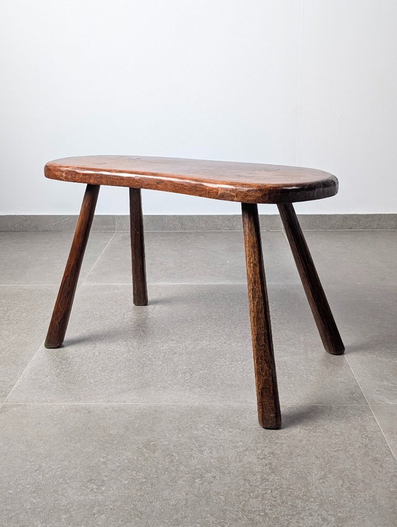 Banco rústico de madera tallada a mano con tablero orgánico de forma irregular, década de 1940. – Wood (photo 7 of 9)
