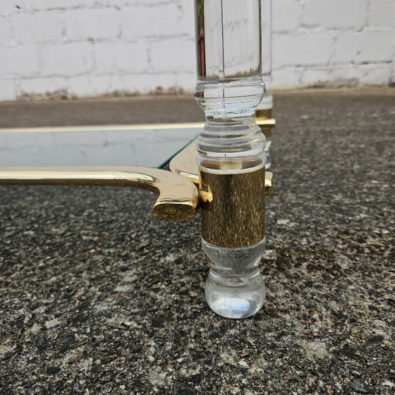 Image 1 of Italienischer schwerer zweistöckiger Couchtisch aus Lucite, Tommaso Barbi, Regency-Stil, 80er Jahre
